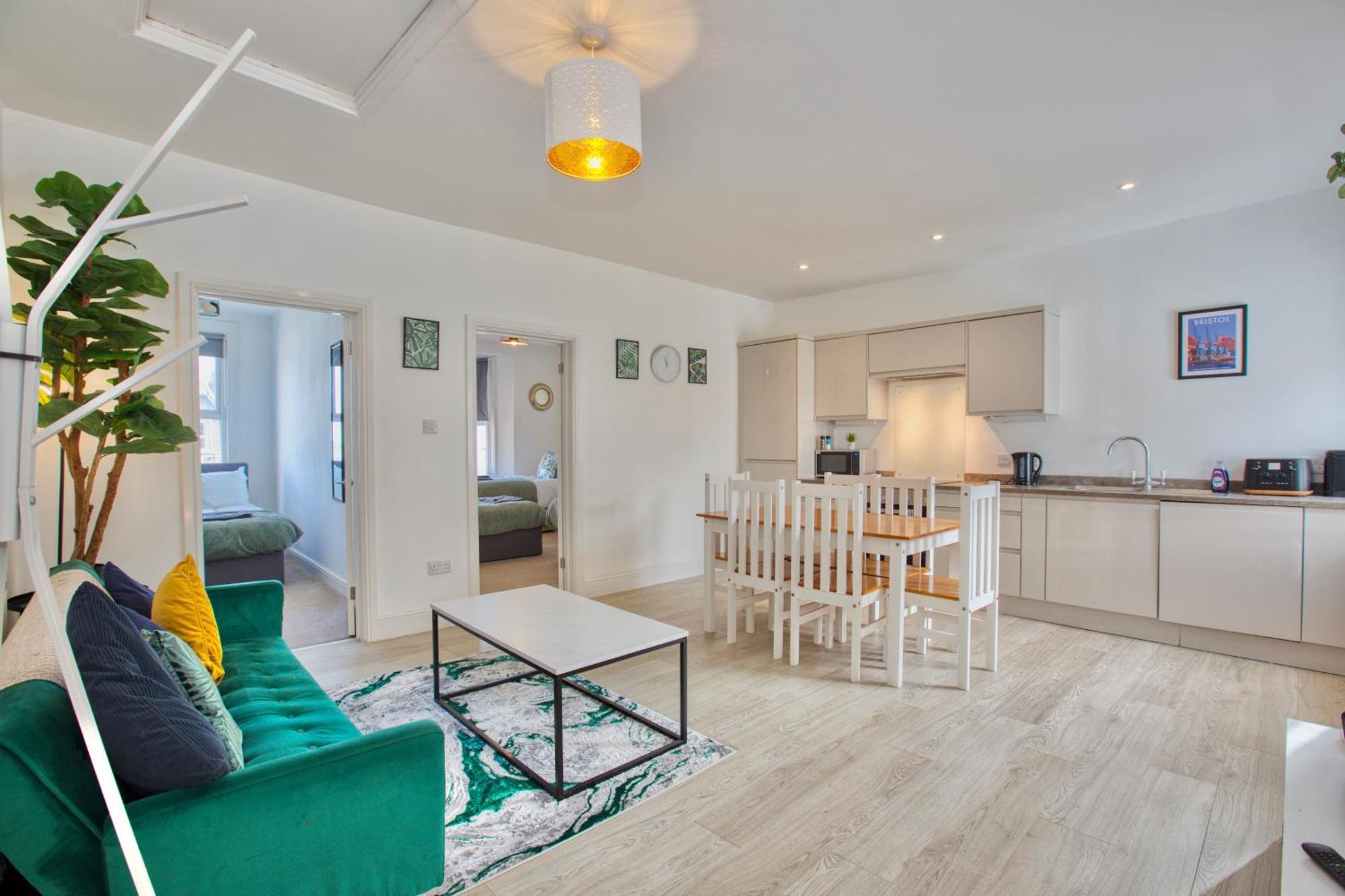 Modern 5-Beds - City Centre - Free Parking - Temple - By Hinkley Homes Short Lets & Serviced Accommodation ブリストル エクステリア 写真